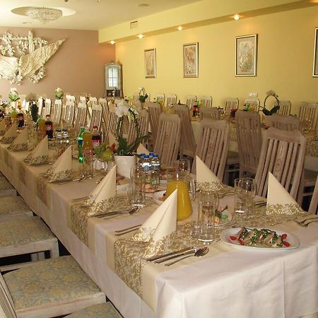 Via Appia Otel Raszyn Dış mekan fotoğraf