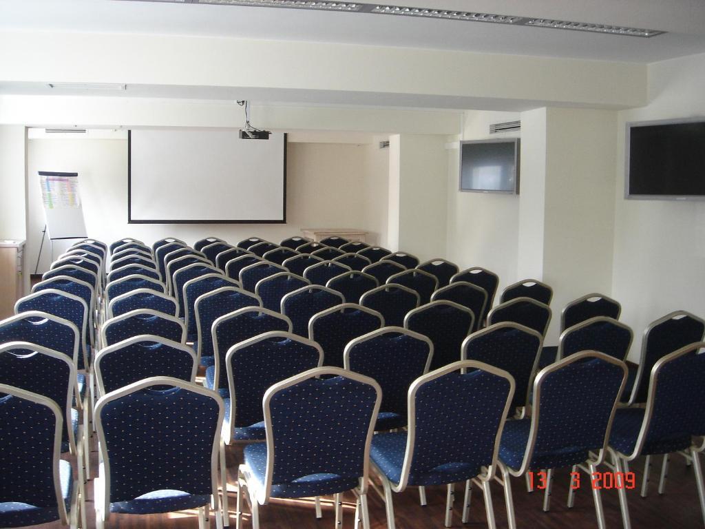 Via Appia Otel Raszyn Dış mekan fotoğraf