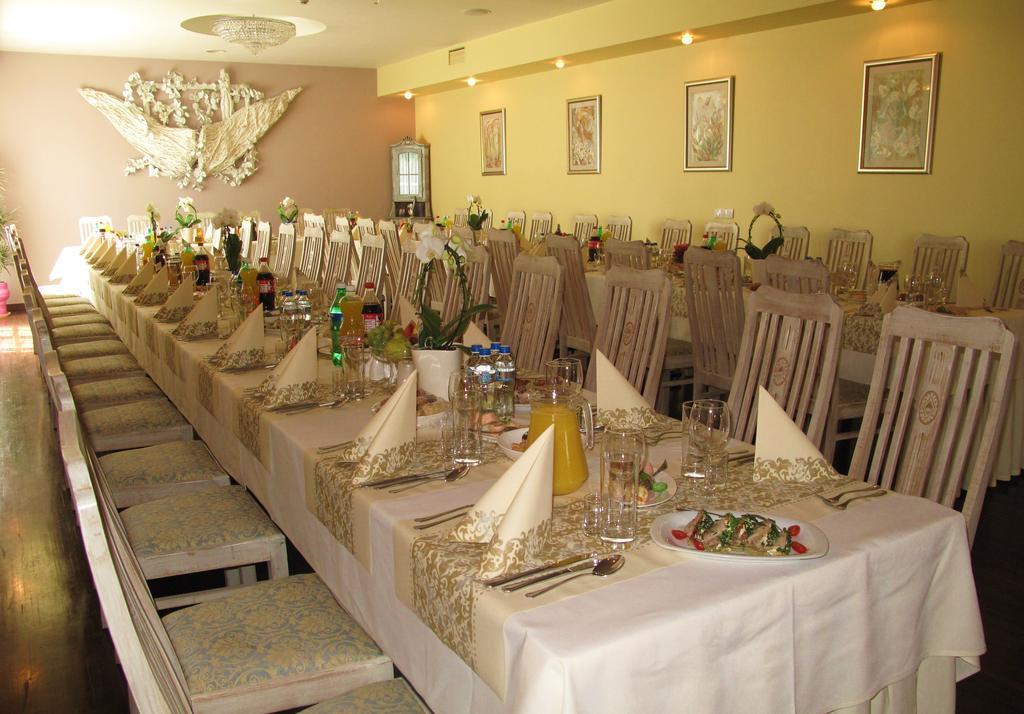 Via Appia Otel Raszyn Dış mekan fotoğraf